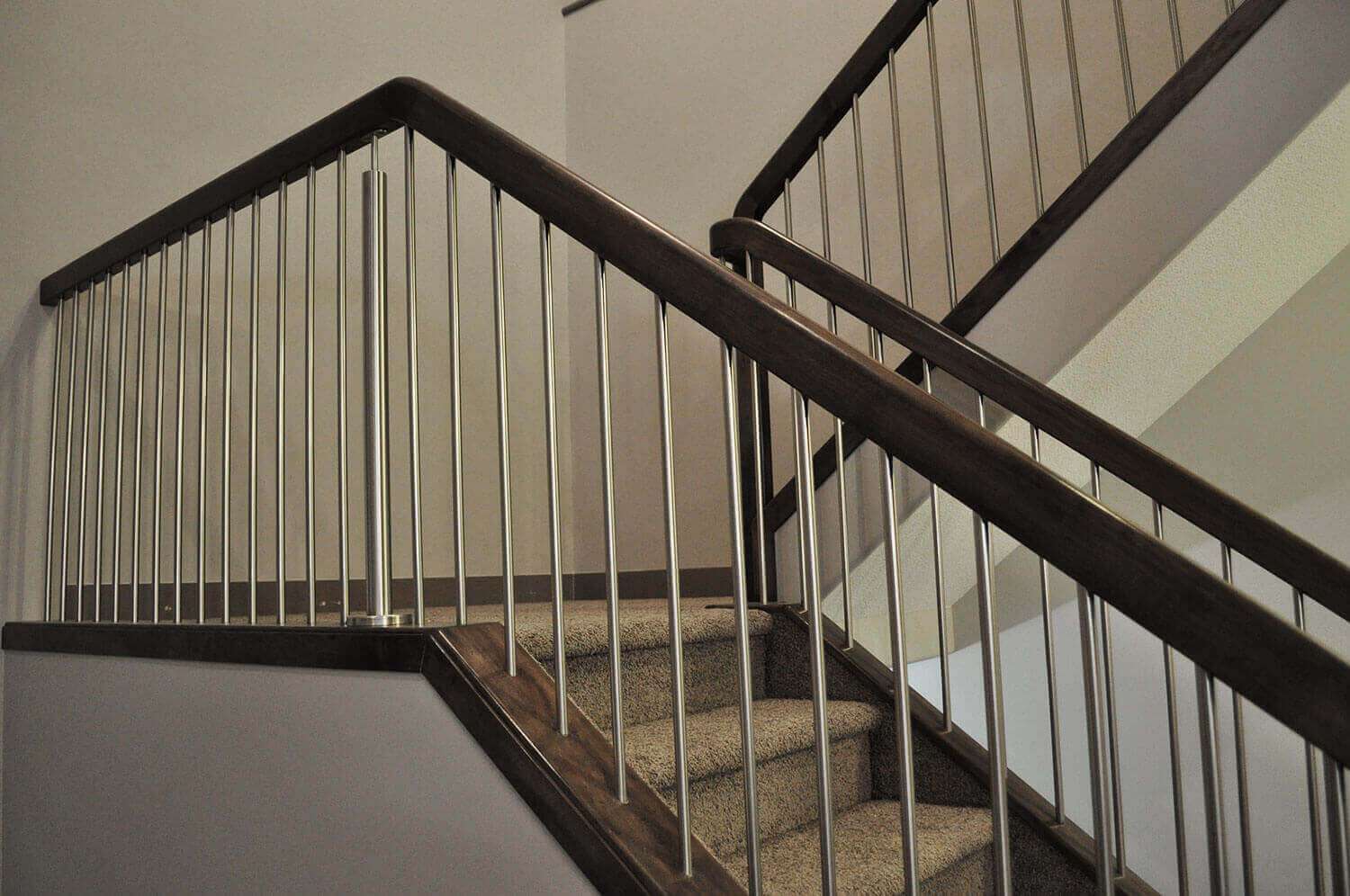 Хромированные перила для лестниц